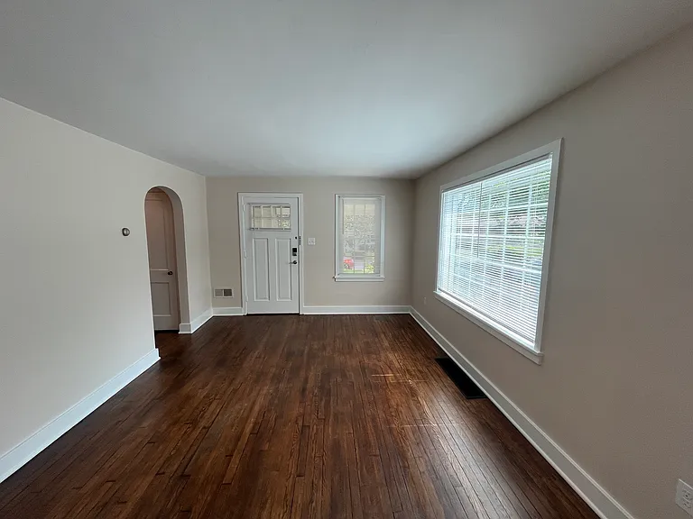 202 Maple Ln — Photo 6