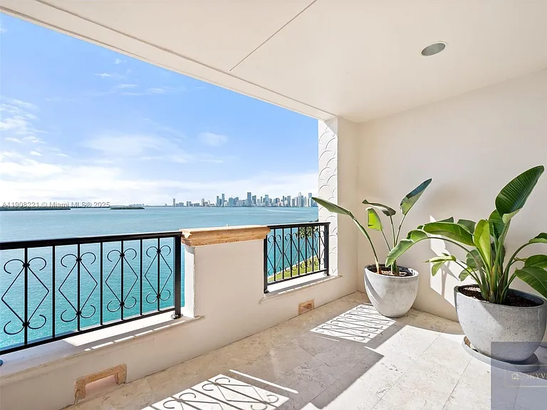 5142 Fisher Island Dr #5142 — Photo 15