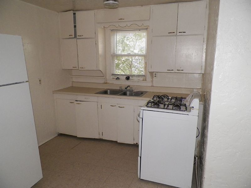 2nd image of 503 SW 16th St