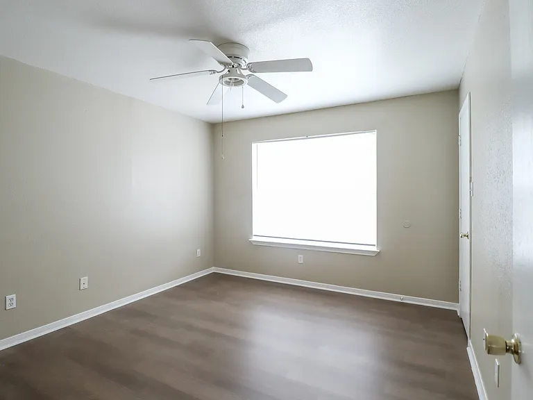 807 Leifester Cir #B — Photo 12
