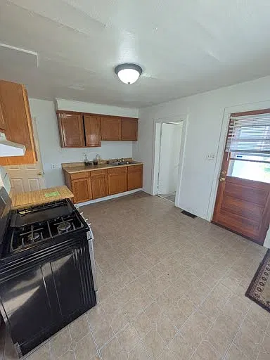 3 bed, $1,295 — Photo 2