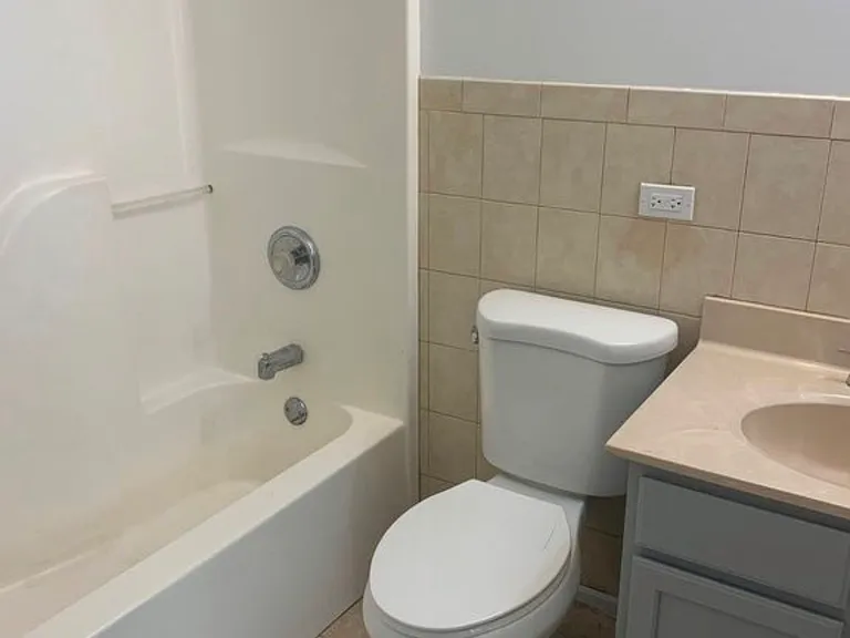 2216 W Adams St #2 — Photo 7