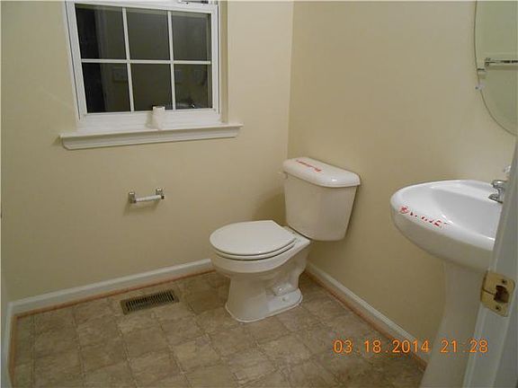 3rd image of 102 Daisy Bell Ln