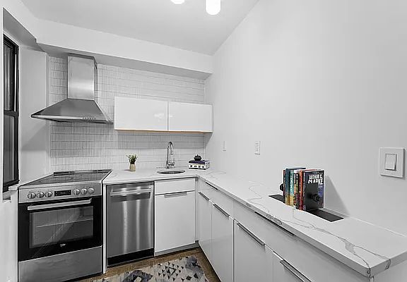 3rd image of 102 W 29th St