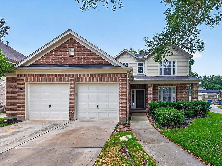 1807 Katlyn Ln — Photo 1