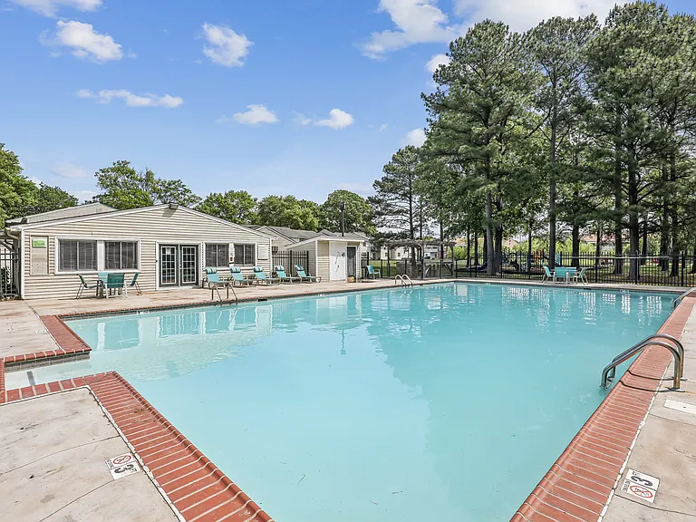 Woodshire Apartments — Photo 18