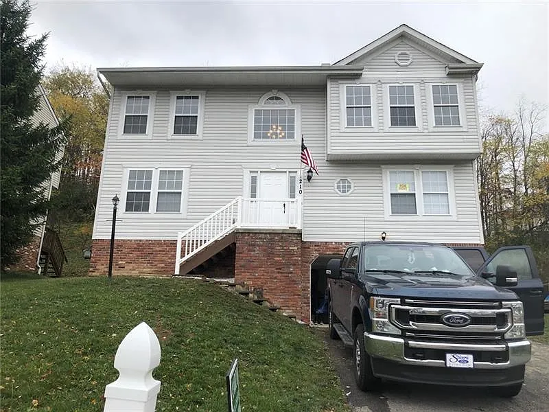 210 Hooks Ln photo 1