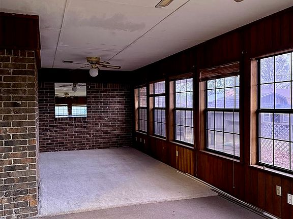 4th image of 2110 W Amhurst Ave