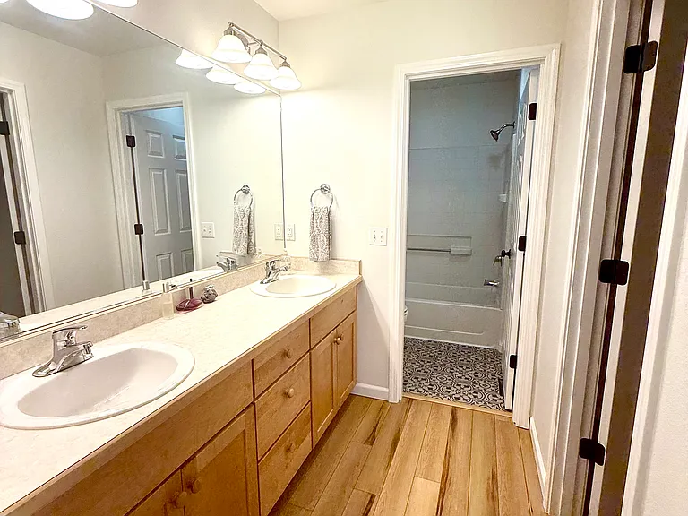 W 41st Ave — Photo 17