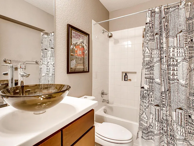 Full bathroom in basement
