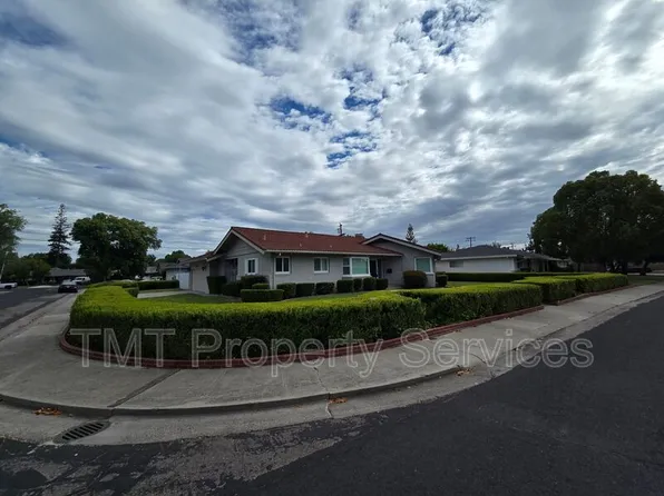 9 W Robinhood Dr, Stockton, CA 95207