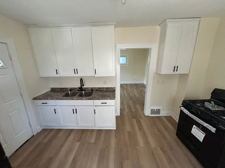13625 Cranwood Dr — Photo 2