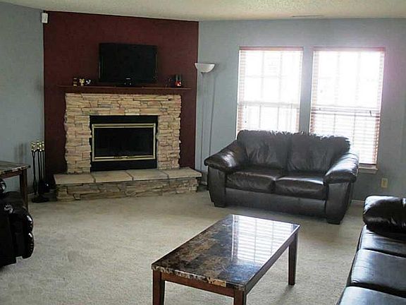 4th image of 10822 Parker Dr