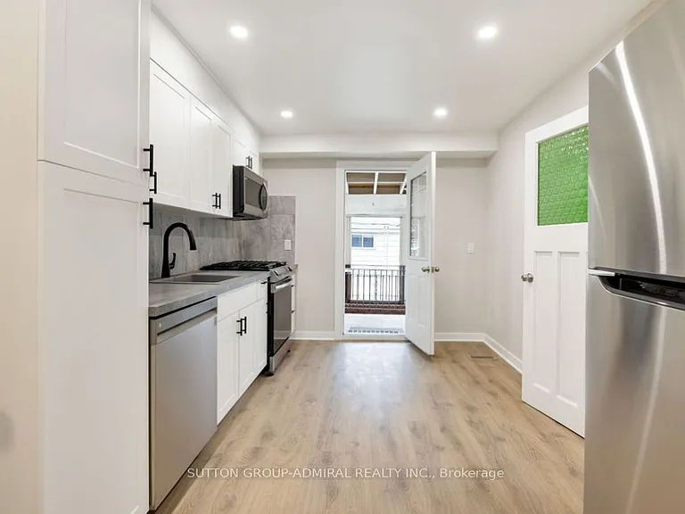 81 Palmerston Ave #MAIN — Photo 3