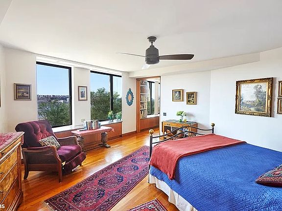 4th image of 118 Riverside Dr #7D