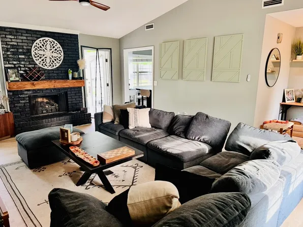 104 Foxhill Dr, Enterprise, AL 36330