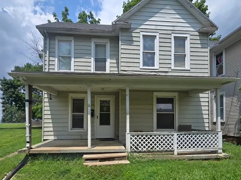 520 E Rose St — Photo 1