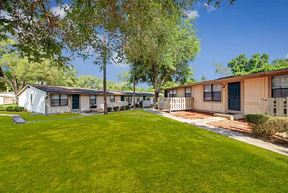 Oak Shade Apartments — Photo 4