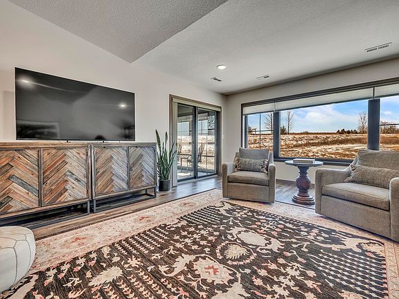 2nd image of 3903 Dorothys Ln