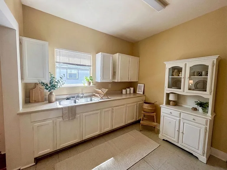 1506 Schley Ave — Photo 10