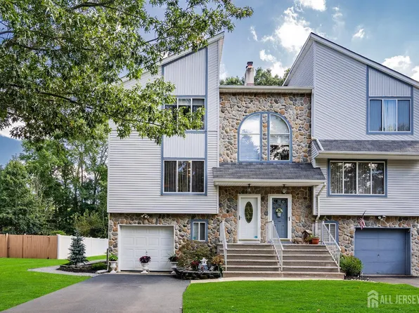 51 Dortmunder Dr, Manalapan, NJ 07726