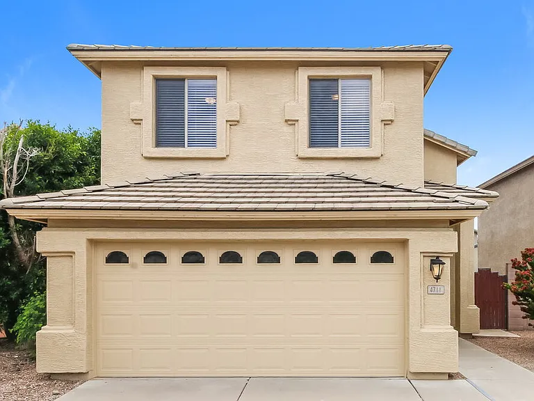 4711 E Silverwood Dr — Photo 1