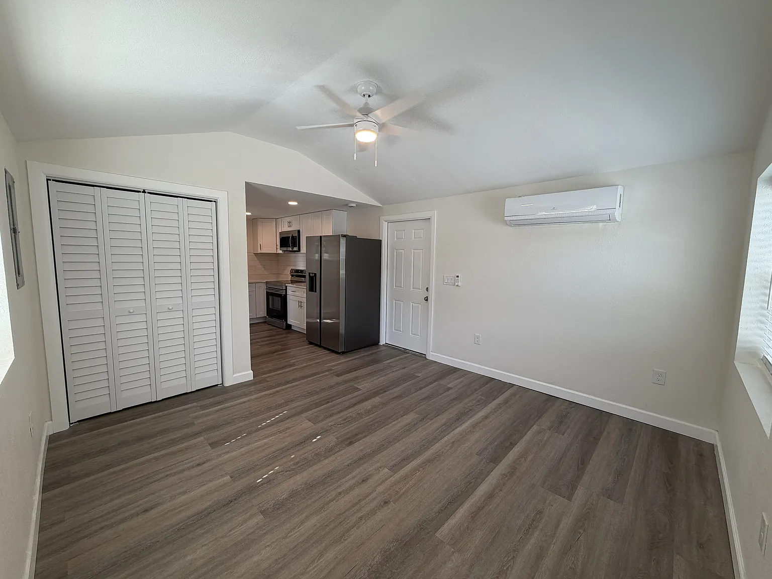 Studio, 364 sqft, $1,695 — Photo 2