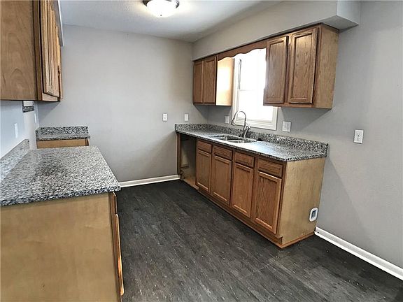 4th image of 1414 W Larson St