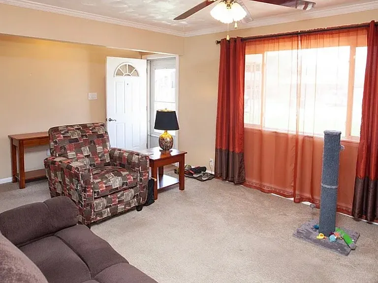 1416 Adams Cir — Photo 4