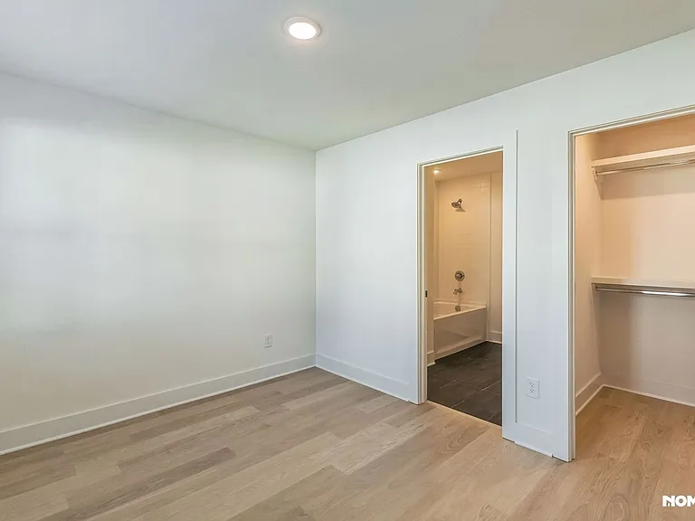550 Markham St #10 — Photo 27