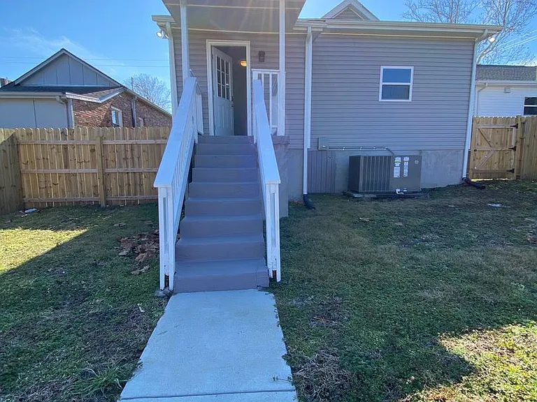 1612 Knowles St — Photo 5