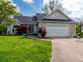 1130 W Pineview Ct, Decatur, IL 62526