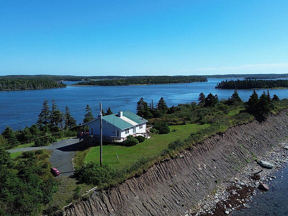 3rd image of 755 Janvrin Harbour Rd