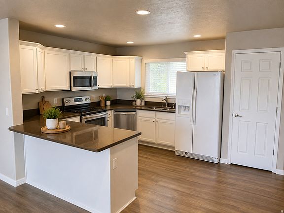 3rd image of 1251 S Alpine Way