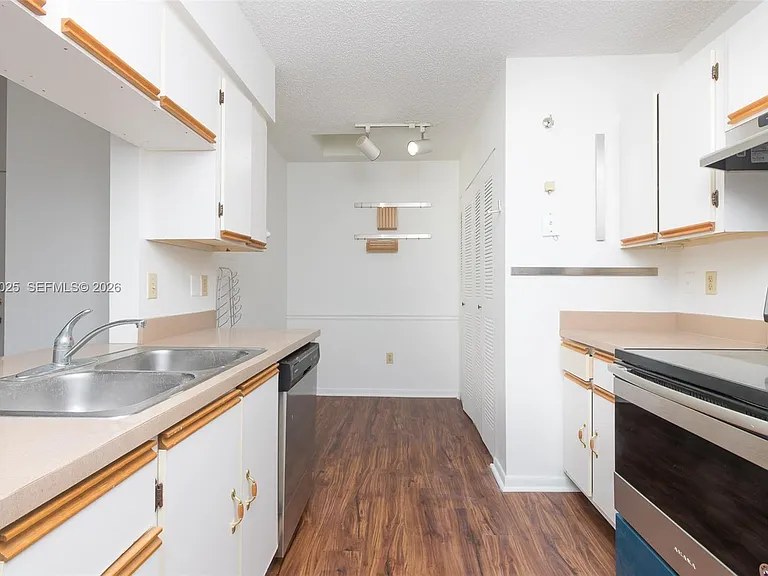 18310 NW 68th Ave #L — Photo 2