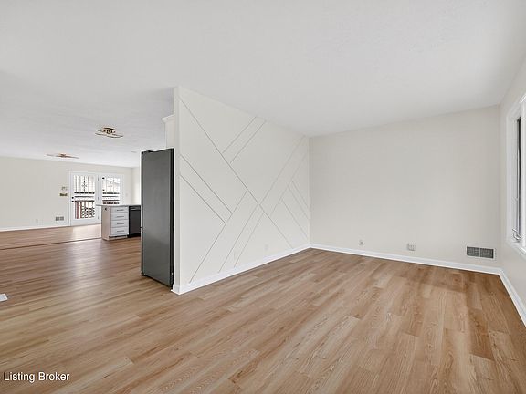 3rd image of 225 Appomattox Rd