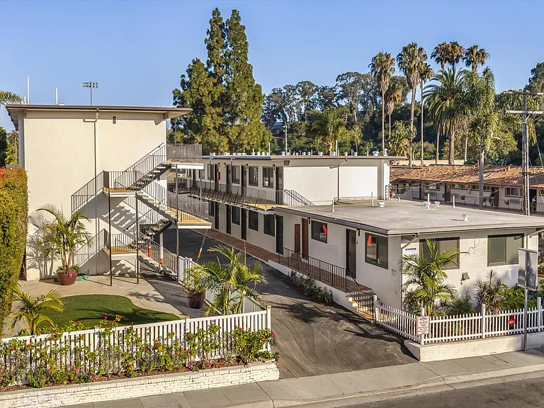 427 W Montecito St — Photo 24