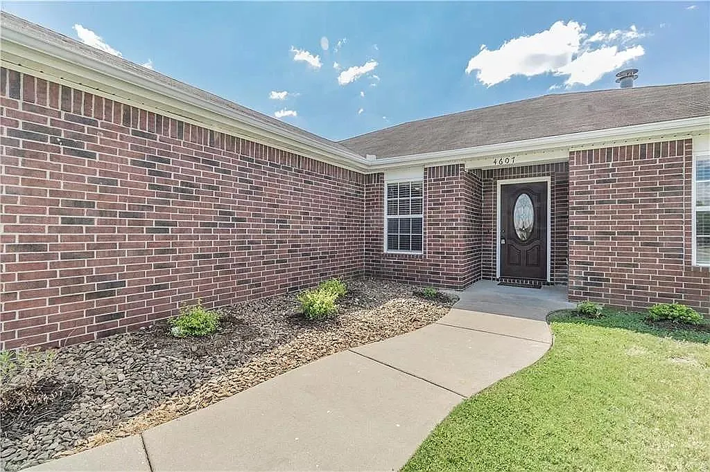 4 bed, 1531 sqft, $1,745 — Photo 3