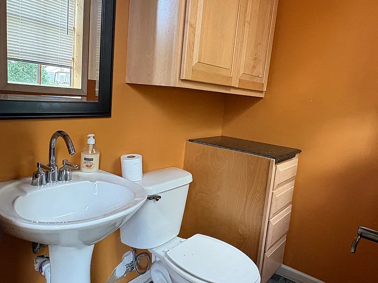 1203 W Johnson St — Photo 15