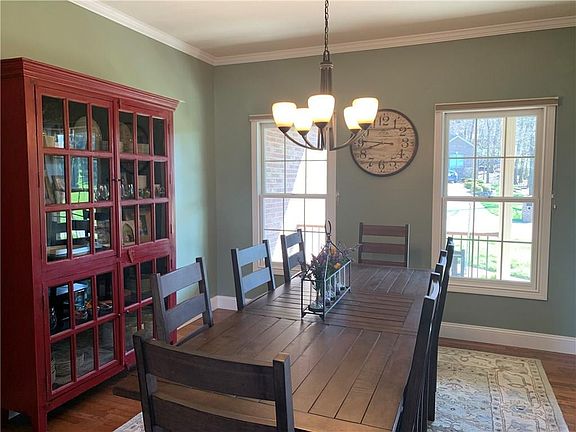 4th image of 2110 Woodland Dr