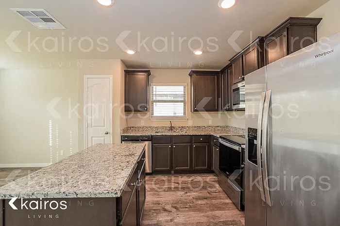 1004 NW 6th St — Photo 5