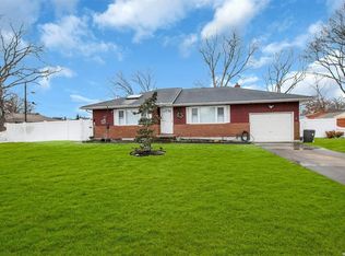 48 Freeport St, East Islip, NY 11730