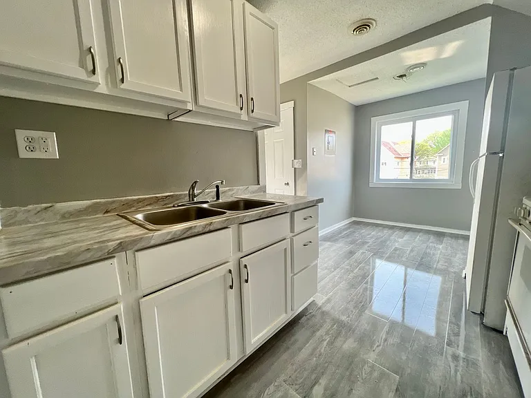 587 Charles Ave — Photo 1