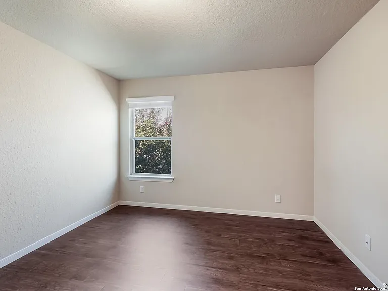105 Fischer Dr — Photo 4