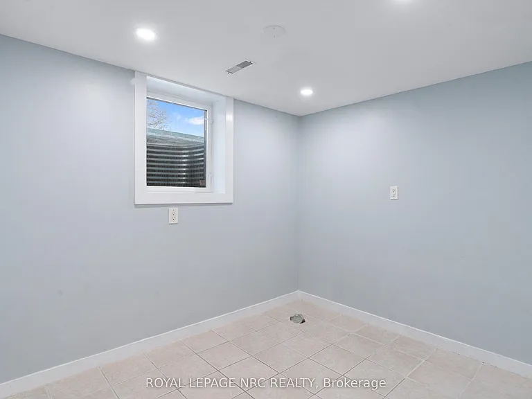 51 Jacobson Ave #LOWER — Photo 11