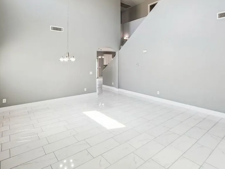 10231 W Raymond St — Photo 7