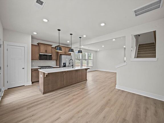 3rd image of 510 W Norvell Ct