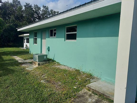 4th image of 280 Banyan Dr
