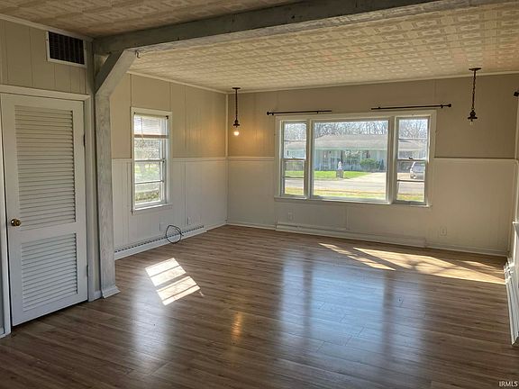 5th image of 306 E Main St