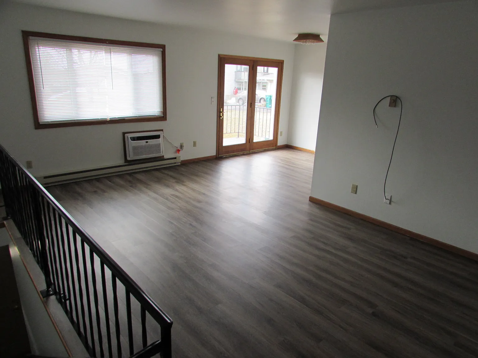 122-130 Maple Court - 130 — Photo 3